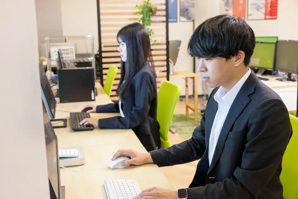 年間受託企業1,484社の企業研修実績