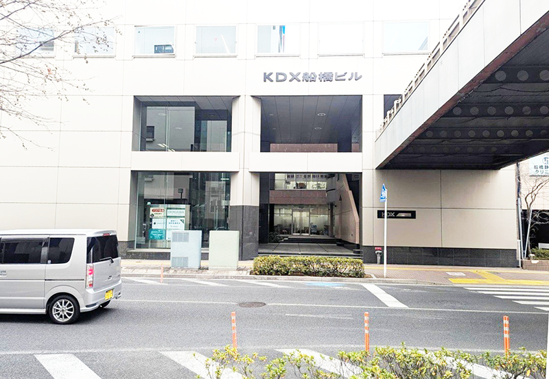 船橋駅前校外観